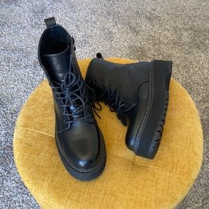 Steve Madden Bettyy black combat boots